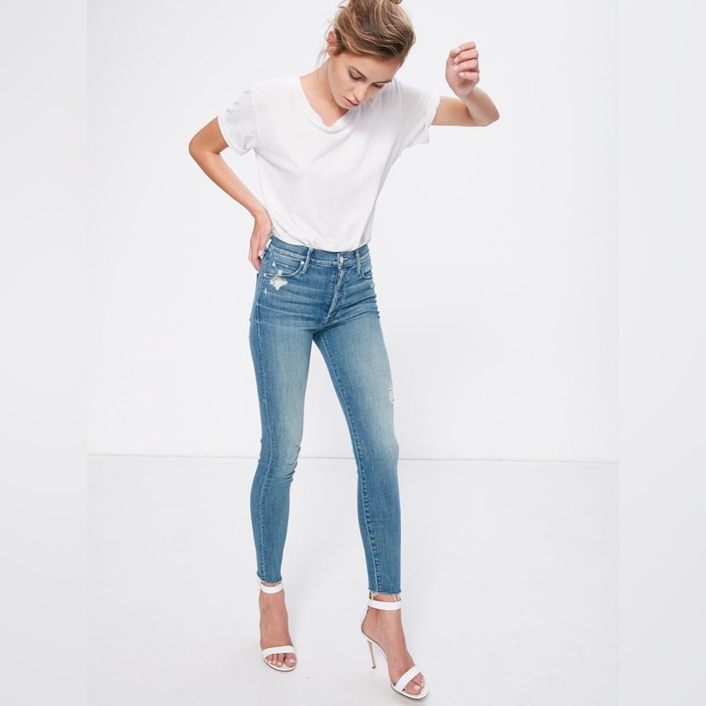 MOTHER Stunner Ankle Fray Jean in Graffiti Girl